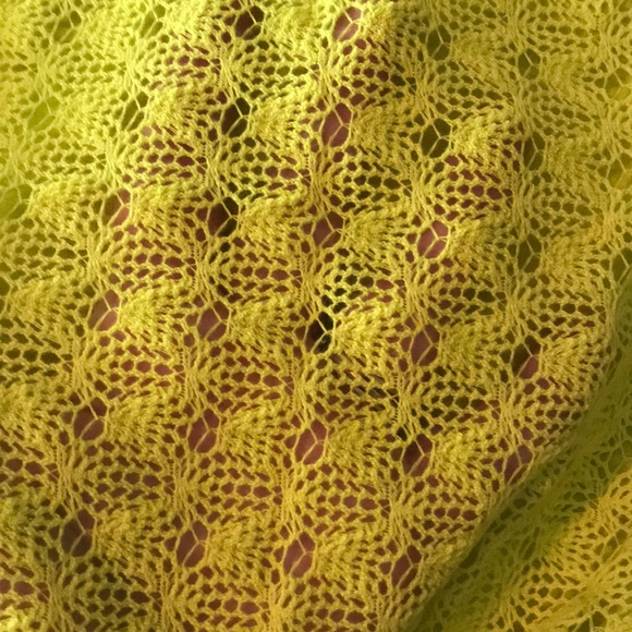 Yellow tank top with lace back - Picture 4 of 4